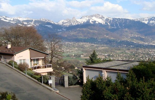 Chardonne House | Wonderful private villa for 5 people with WIFI, TV, patio, panoramic view and parking