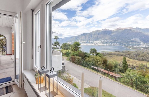Magadino House | Wonderful private villa with WIFI, private pool, TV, patio, pets allowed, panoramic view and par.