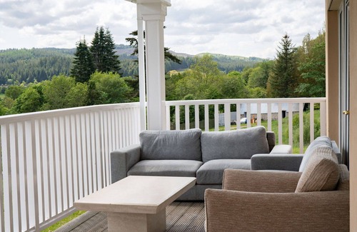 Glen Urquhart Villa | Wonderful private villa for 15 people with TV, patio, panoramic view and parking