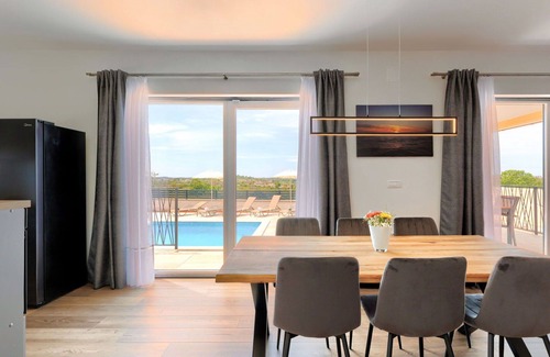 Jadreski House | Wonderful private villa for 5 guests with A/C, private pool, WIFI, TV, terrace and panoramic view
