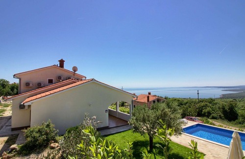 Brovinje House | Wonderful private villa for 10 people with A/C, WIFI, private pool, TV, terrace and pets allowed