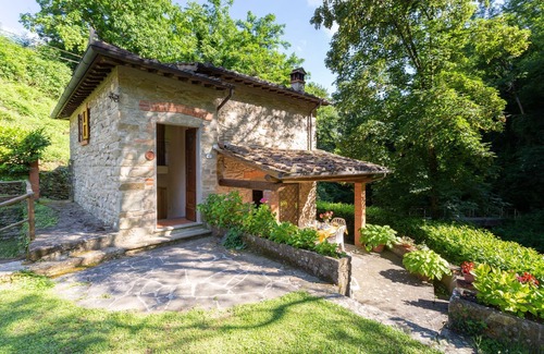 Molezzano Villa | Wonderful private villa for 4 people with WIFI, TV, patio, pets allowed and parking