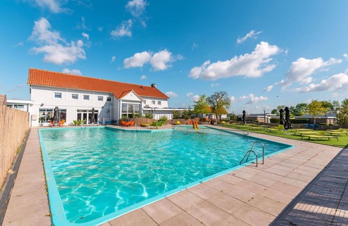 Nunspeet House | Wonderful private villa for 4 guests with WIFI, pool, TV, terrace and parking