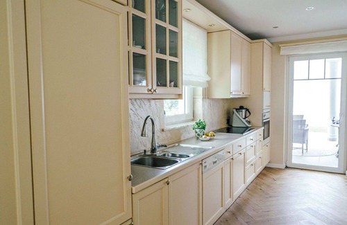 Landskron Villa | Wonderful private villa for 6 guests with WIFI, A/C, TV, terrace and parking