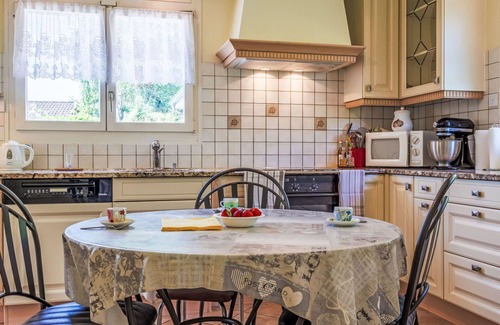 Genthod Villa | Wonderful private villa for 8 people with private pool, WIFI, TV, terrace, pets allowed and park.