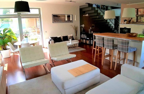 Reporyje House | Wonderful private villa for 8 guests with WIFI, private pool, TV, patio and parking