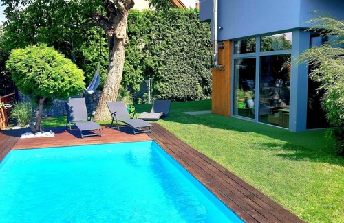 Reporyje House | Wonderful private villa for 8 guests with WIFI, private pool, TV, patio and parking