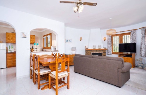 Arnella Villa | Wonderful private villa for 10 guests with WIFI, private pool, A/C, TV, patio and parking