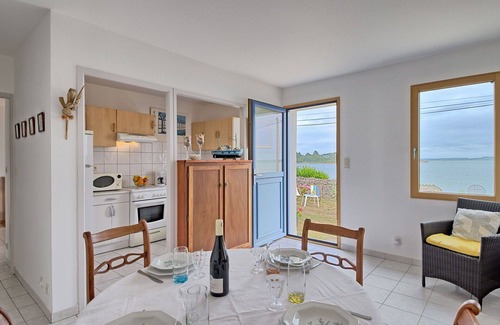 Asserac House | Wonderful private villa for 4 people with WIFI, TV, patio and pets allowed