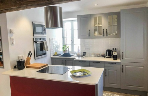 Viviers House | Wonderful private villa for 4 guests with WIFI, TV, terrace, pets allowed and parking