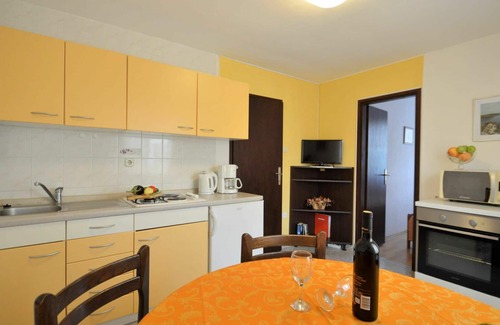 Mali Vareski House | Wonderful private villa for 4 guests with WIFI, A/C, TV, terrace and pets allowed