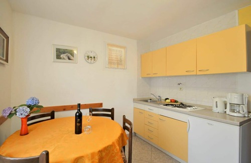 Mali Vareski House | Wonderful private villa for 4 guests with WIFI, A/C, TV, terrace and pets allowed