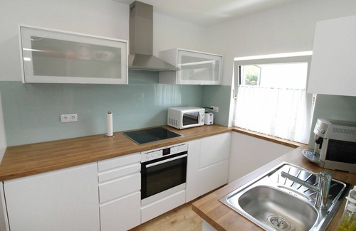 Floridsdorf House | Wonderful private villa for 4 people with WIFI, A/C, TV, pets allowed and parking