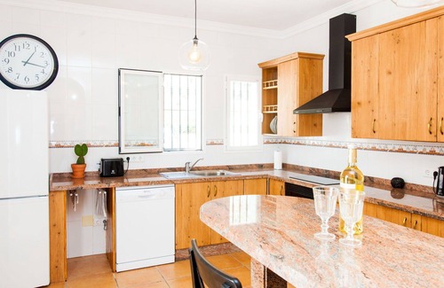 Torrox House | Wonderful private villa for 6 guests with WIFI, A/C, private pool, TV, terrace and parking