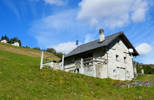 Acquarossa House | Wonderful private villa for 4 people with TV, terrace, pets allowed, panoramic view and parking