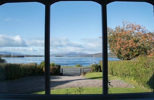 Connel House | Wonderful private villa for 6 guests with WIFI, TV and pets allowed