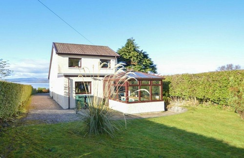 Connel House | Wonderful private villa for 6 guests with WIFI, TV and pets allowed