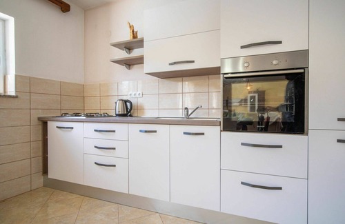 Senj House | Wonderful private villa for 4 people with private pool, WIFI, TV, terrace, pets allowed and park.