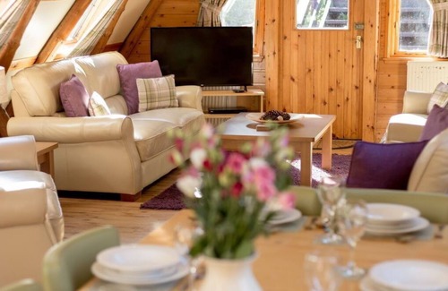 Maybole Villa | Wonderful private villa for 16 people with WIFI, TV, patio, pets allowed, panoramic view and par.