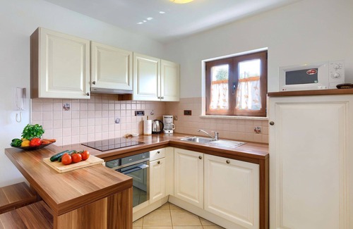 Vosteni Villa | Wonderful private villa for 8 people with WIFI, hot tub, private pool, A/C, TV, patio and parking