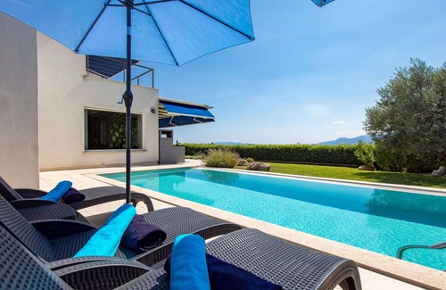 Rubesi Villa | Wonderful private villa for 10 people with A/C, private pool, WIFI, TV, terrace and parking