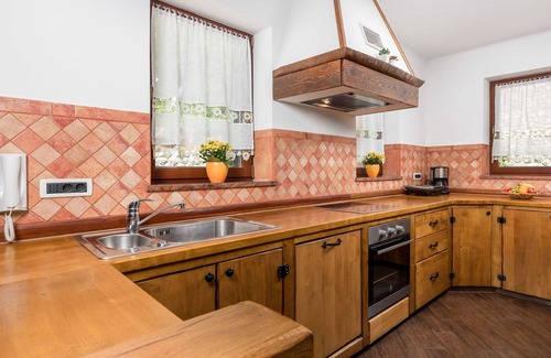 Viskovo House | Wonderful private villa for 12 guests with A/C, WIFI, private pool, TV, patio and parking