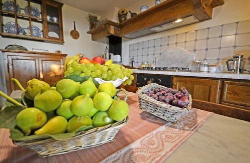 Cortona Villa | Wonderful private villa for 12 guests with WIFI, private pool, TV, patio and panoramic view
