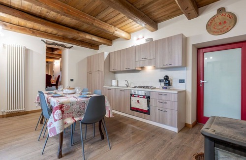 Piasco House | Wonderful private villa with WIFI, hot tub, TV, patio, pets allowed, panoramic view and parking