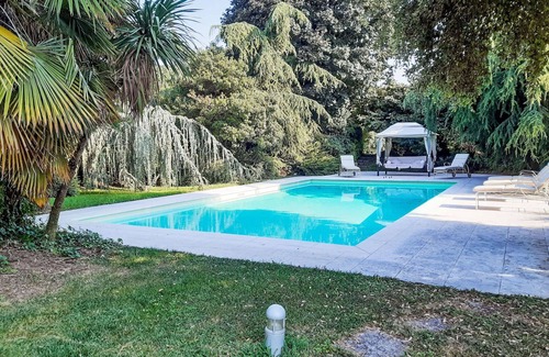 Rovato Villa | Wonderful private villa with A/C, private pool, WIFI, hot tub, TV, patio, pets allowed and parking