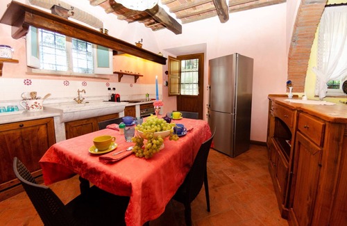 Uzzano Villa | Wonderful private villa for 10 guests with WIFI, private pool, A/C, TV, pets allowed and parking