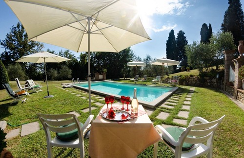 Uzzano Villa | Wonderful private villa for 10 guests with WIFI, private pool, A/C, TV, pets allowed and parking