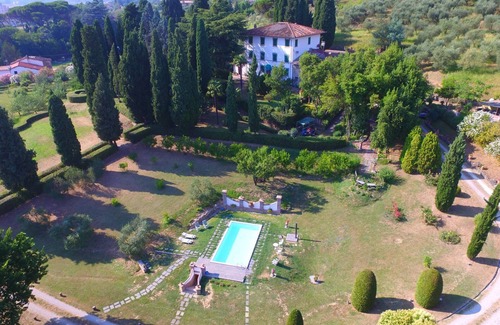 Uzzano Villa | Wonderful private villa for 10 guests with WIFI, private pool, A/C, TV, pets allowed and parking