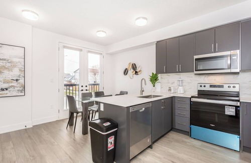 Waterloo House | Wonderful Retreat in Uptown Waterloo