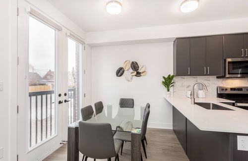 Waterloo House | Wonderful Retreat in Uptown Waterloo