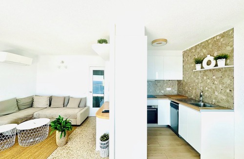 Almadraba-Canyelles Apartment | WONDERFUL SEA VIEW, TO PRACTICE HIKING, 150m. OF THE BEACH.