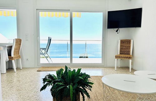 Almadraba-Canyelles Apartment | WONDERFUL SEA VIEW, TO PRACTICE HIKING, 150m. OF THE BEACH.