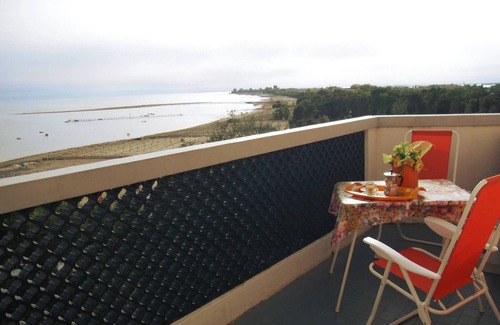 Grado Pineta Apartment | Wonderful Seaview Flat for 4 Guests - Beahost
