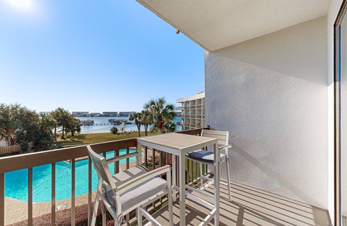 Fort Walton Beach Apartment | Wonderful sound-front studio with pool, central AC, balcony & elevator