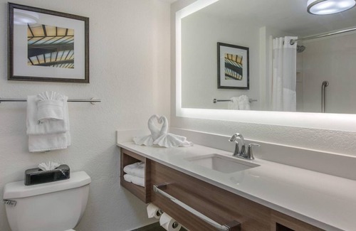 Tropic House | Wonderful Stay! 4 Lovely Units, Pool, Parking