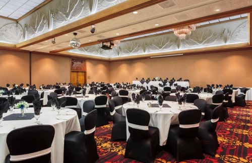 Elko Hotel | Wonderful Stay! Outdoor Pool, Parking, Pets Allowed, Close to Main City Park!
