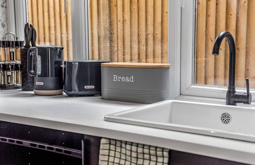 Livesey Apartment | Wonderful studio in London with WiFi and fitness center access