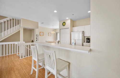 Bradenton Beach House | Wonderful townhouse located directly between the beach and the bay. Watch the sunsets off the balco