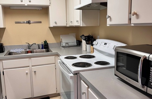 Dallas House | Wonderful townhome with WiFi in vibrant Dallas