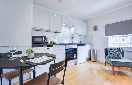 Brockley Apartment | Wonderful Two Bedroom Apartment - 5 minutes walk to station!
