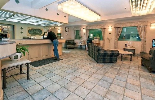 Elko Hotel | Wonderful Vacation Stay! Great Unit! Parking and Pool