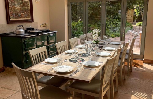 Kingham House | Wonderful villa for 6 people with WIFI, pool and parking