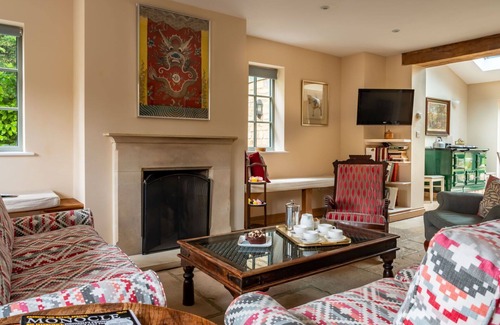 Kingham House | Wonderful villa for 6 people with WIFI, pool and parking