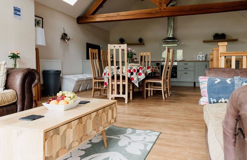Devils Bridge House | Wonderful villa for 19 guests with WIFI, hot tub, pets allowed and parking