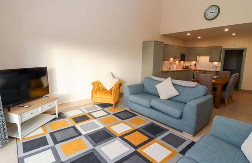 Little Rissington House | Wonderful villa for 6 people with hot tub, WIFI and pets allowed