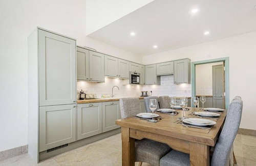 Little Rissington House | Wonderful villa for 6 people with hot tub, WIFI and pets allowed